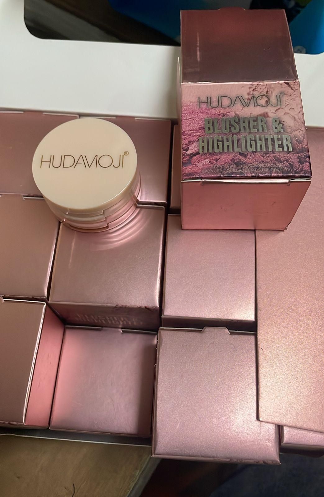 3-in-1 Blusher, Highlighter & Compact – Travel-Friendly Makeup Palette
